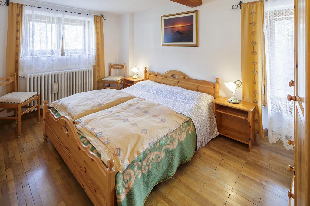 Villa Casanova - Stayincortina Кортіна-д'Ампеццо Номер фото