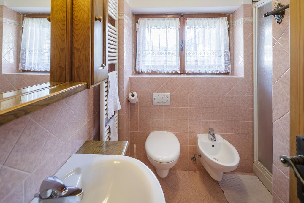 Villa Casanova - Stayincortina Кортіна-д'Ампеццо Номер фото