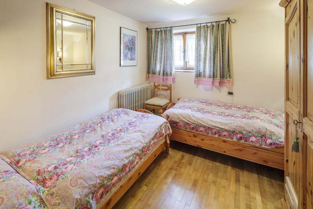 Villa Casanova - Stayincortina Кортіна-д'Ампеццо Номер фото