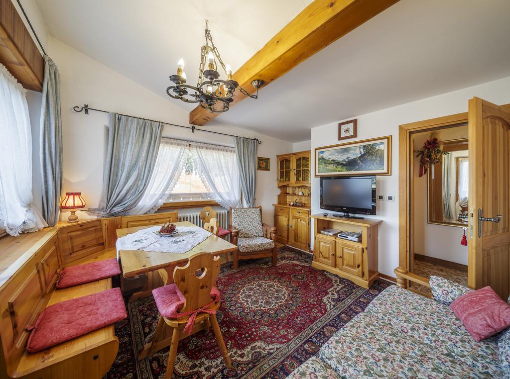 Villa Casanova - Stayincortina Кортіна-д'Ампеццо Номер фото