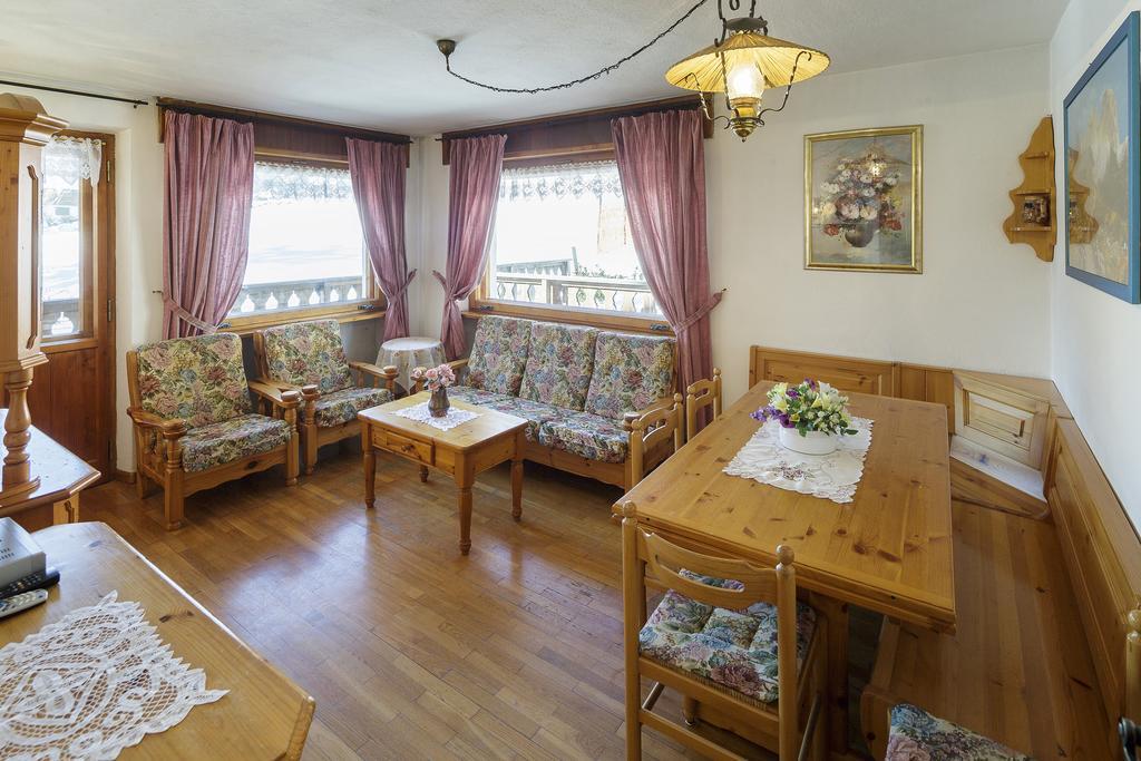 Villa Casanova - Stayincortina Кортіна-д'Ампеццо Номер фото