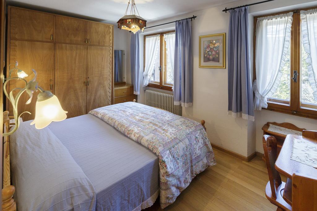 Villa Casanova - Stayincortina Кортіна-д'Ампеццо Номер фото